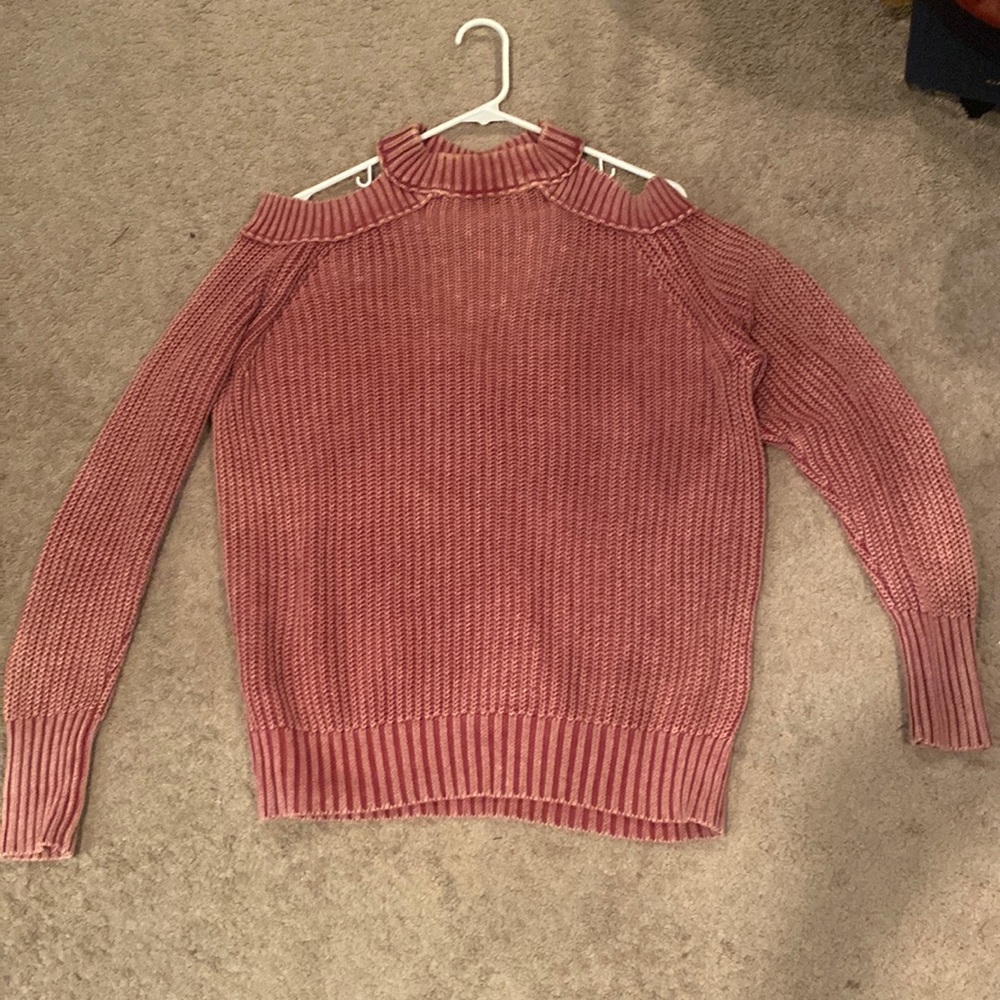 Free people sweater, light burgundy in color